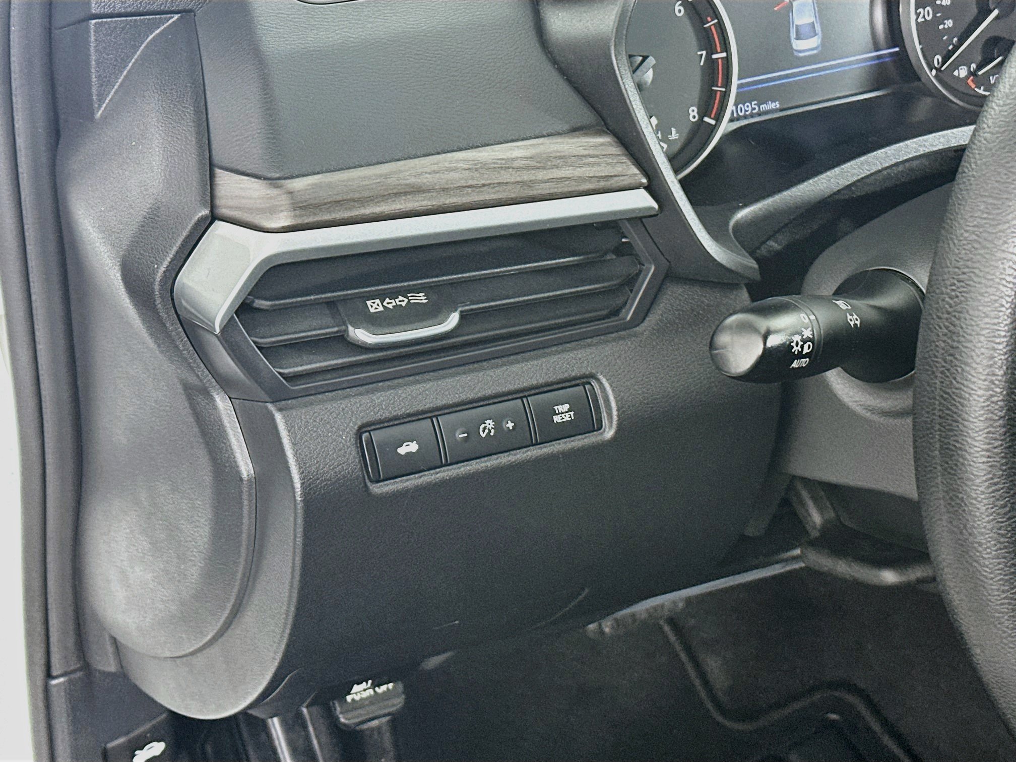 Used 2023 Nissan Altima 2.5 SV FWD image 16