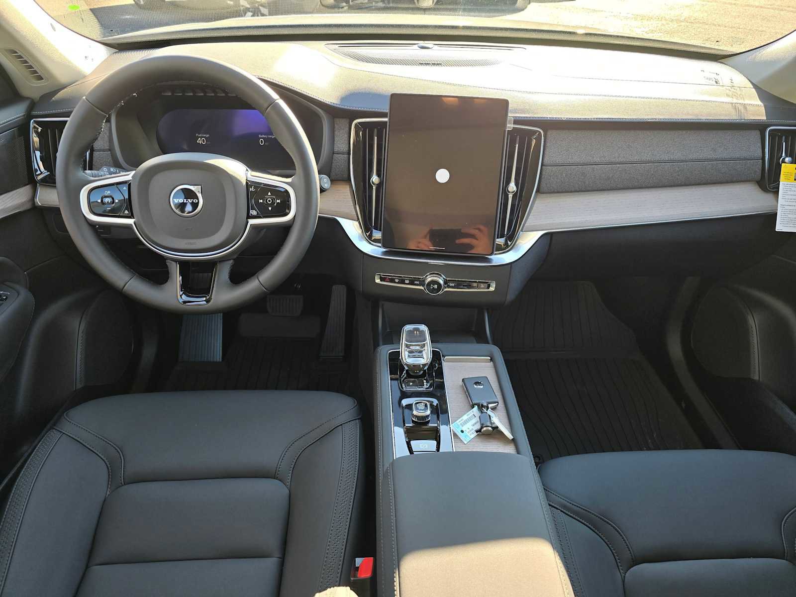 New 2026 Volvo XC90 T8 Plus w/ Protection Package Premier image 18