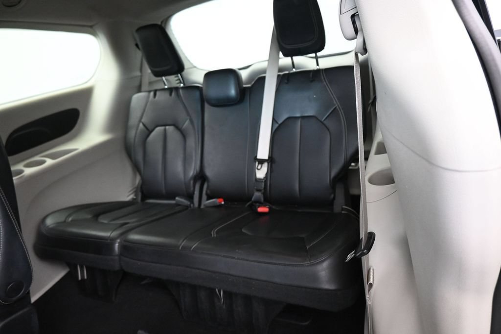 Used 2023 Chrysler Pacifica Touring-L FWD image 31