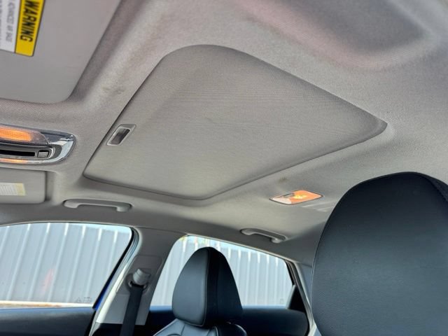 Used 2025 Hyundai Elantra Limited FWD image 12