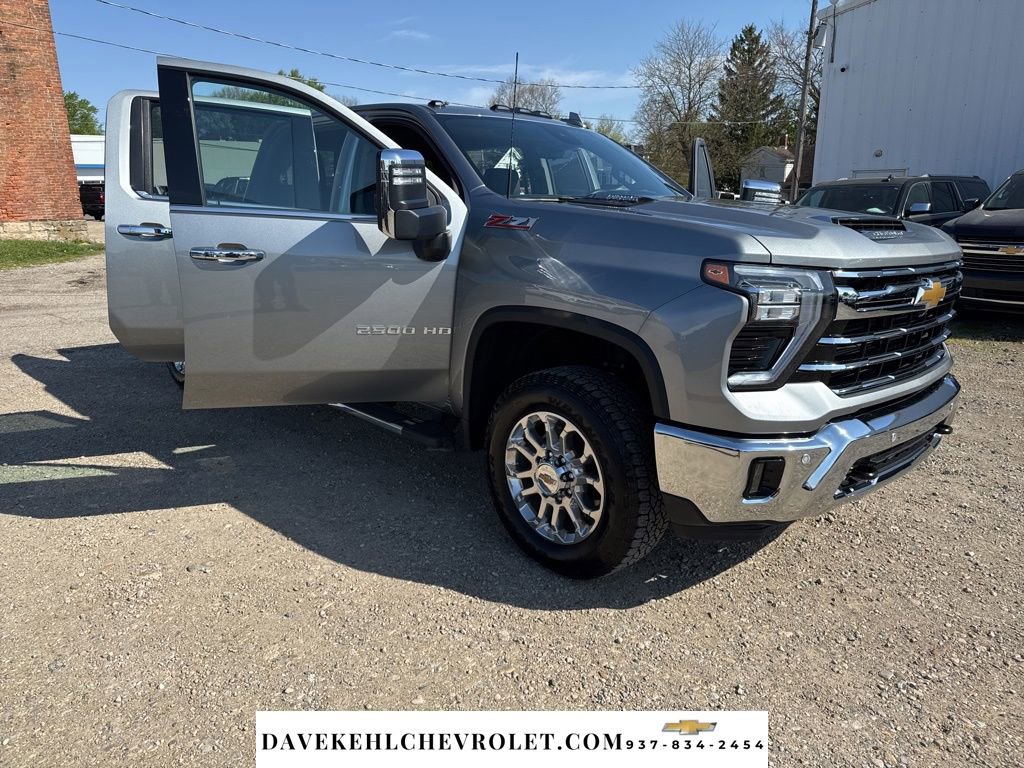 Used 2025 Chevrolet Silverado 2500 LTZ w/ LTZ Premium Package AWD/4WD image 34