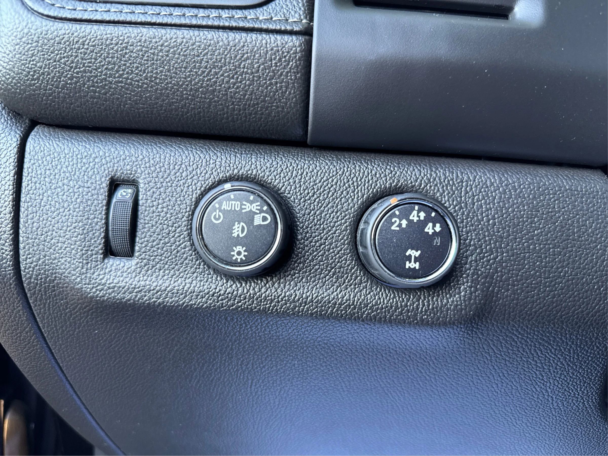 Used 2015 GMC Canyon SLT image 21