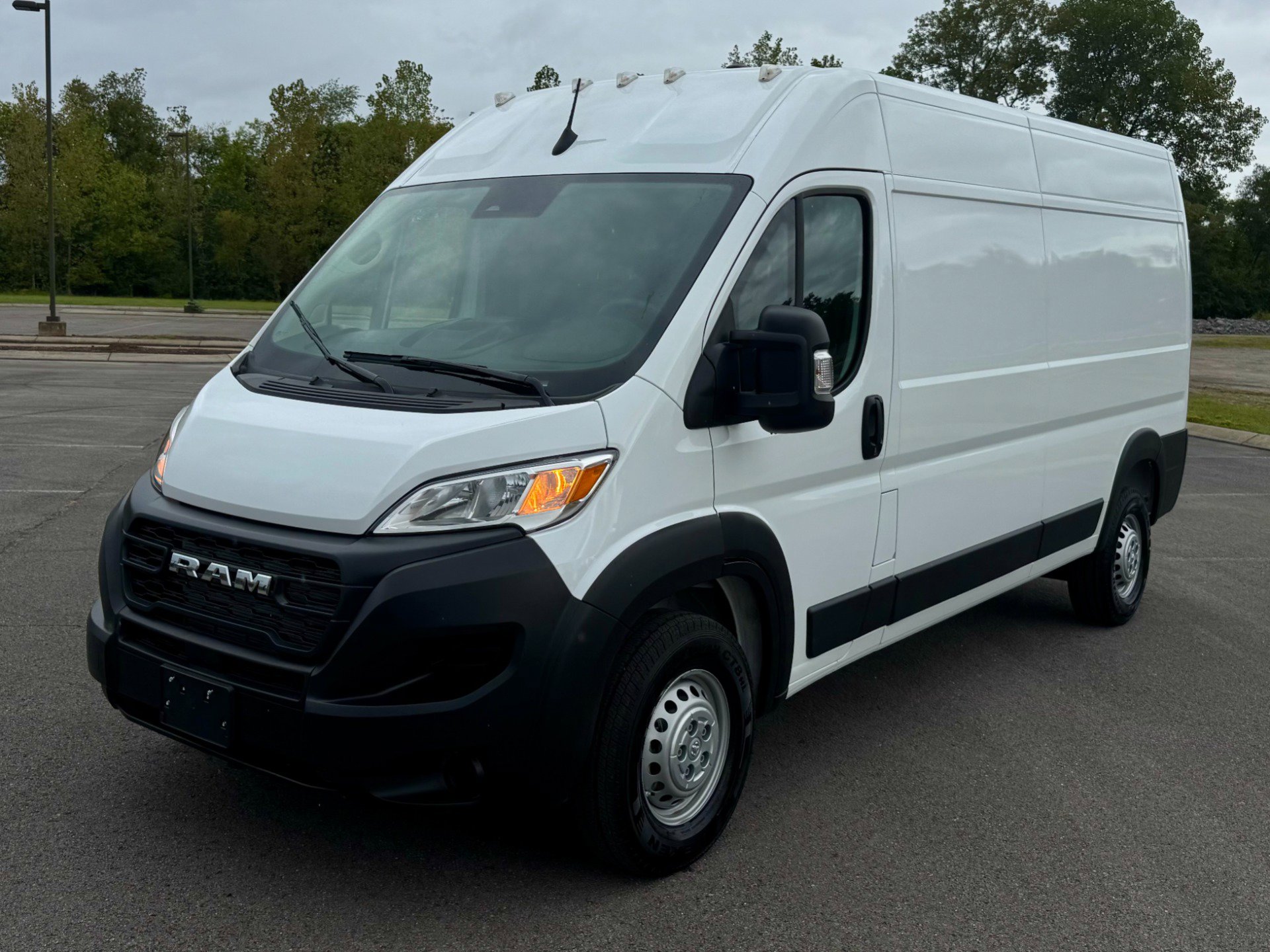 Used 2025 RAM ProMaster 2500 w/ Convenience Group image 3