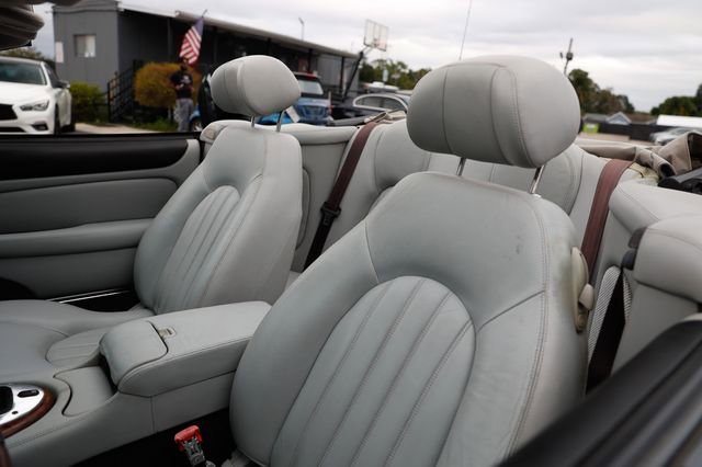 Used 2003 Jaguar XK8 Convertible image 9