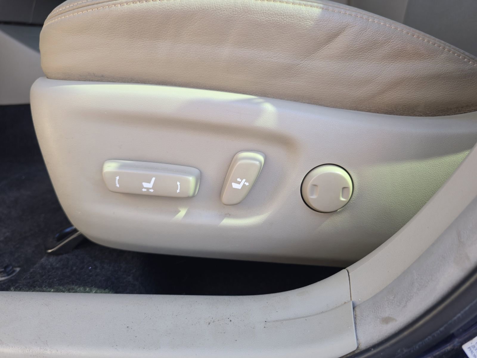 Used 2015 Toyota Prius Five FWD image 16