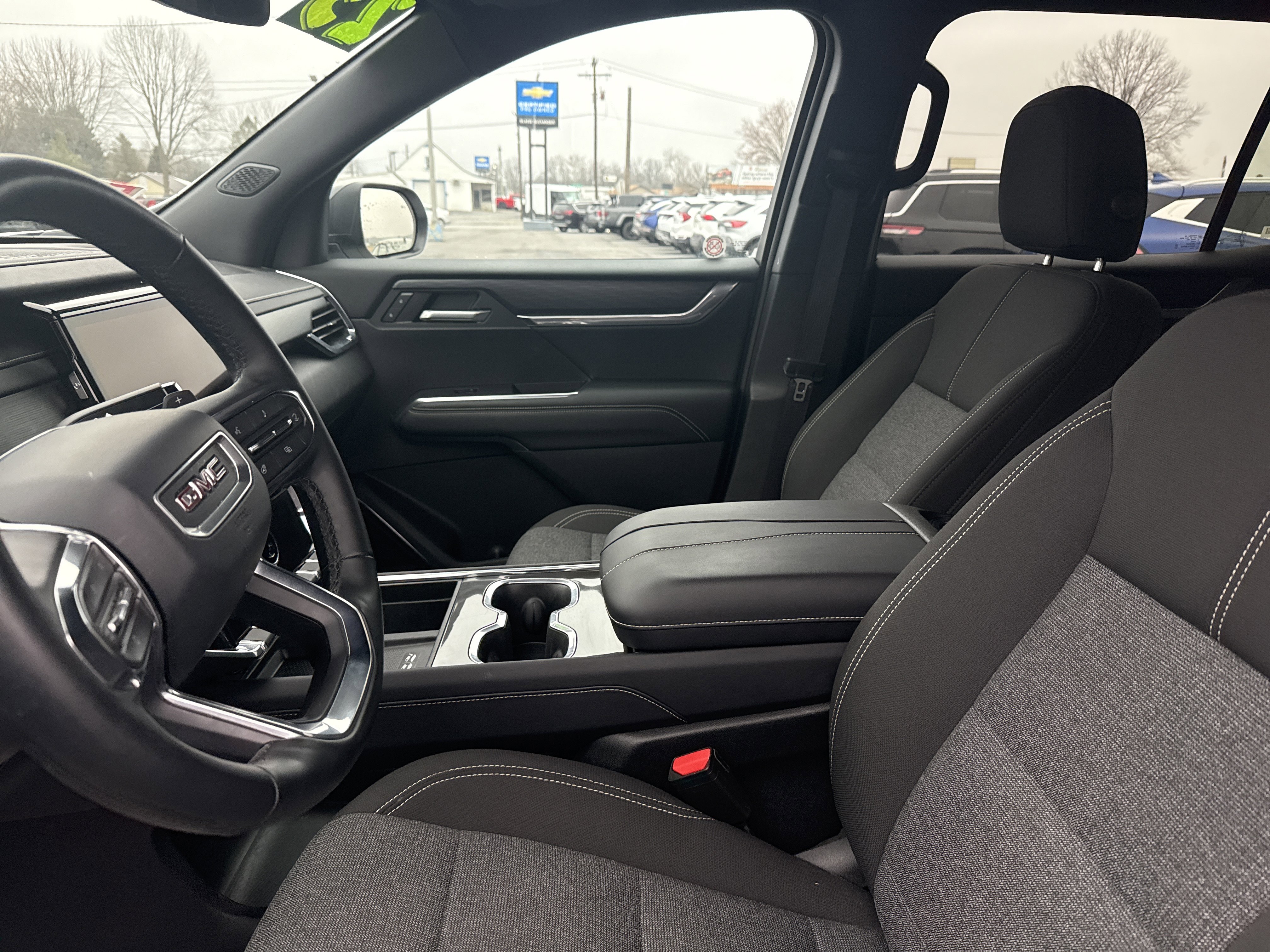 Used 2025 GMC Acadia Elevation image 11