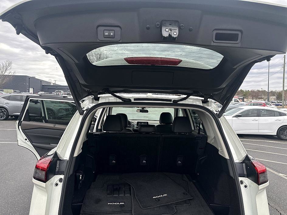 Certified 2023 Nissan Rogue SV w/ SV Premium Package image 15