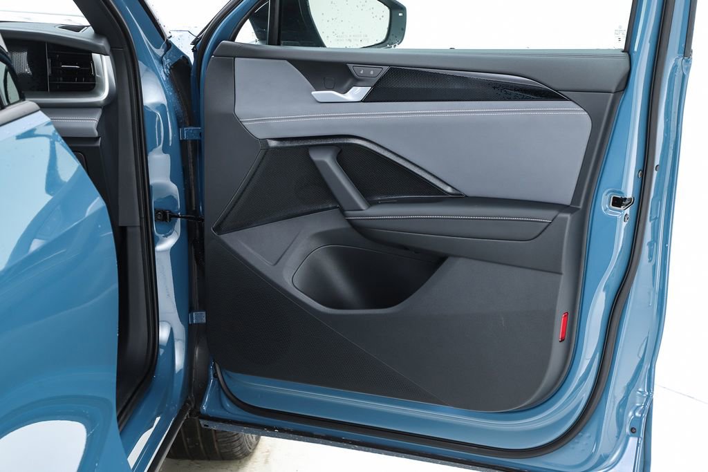 New 2026 Volkswagen Tiguan SE R-Line image 32