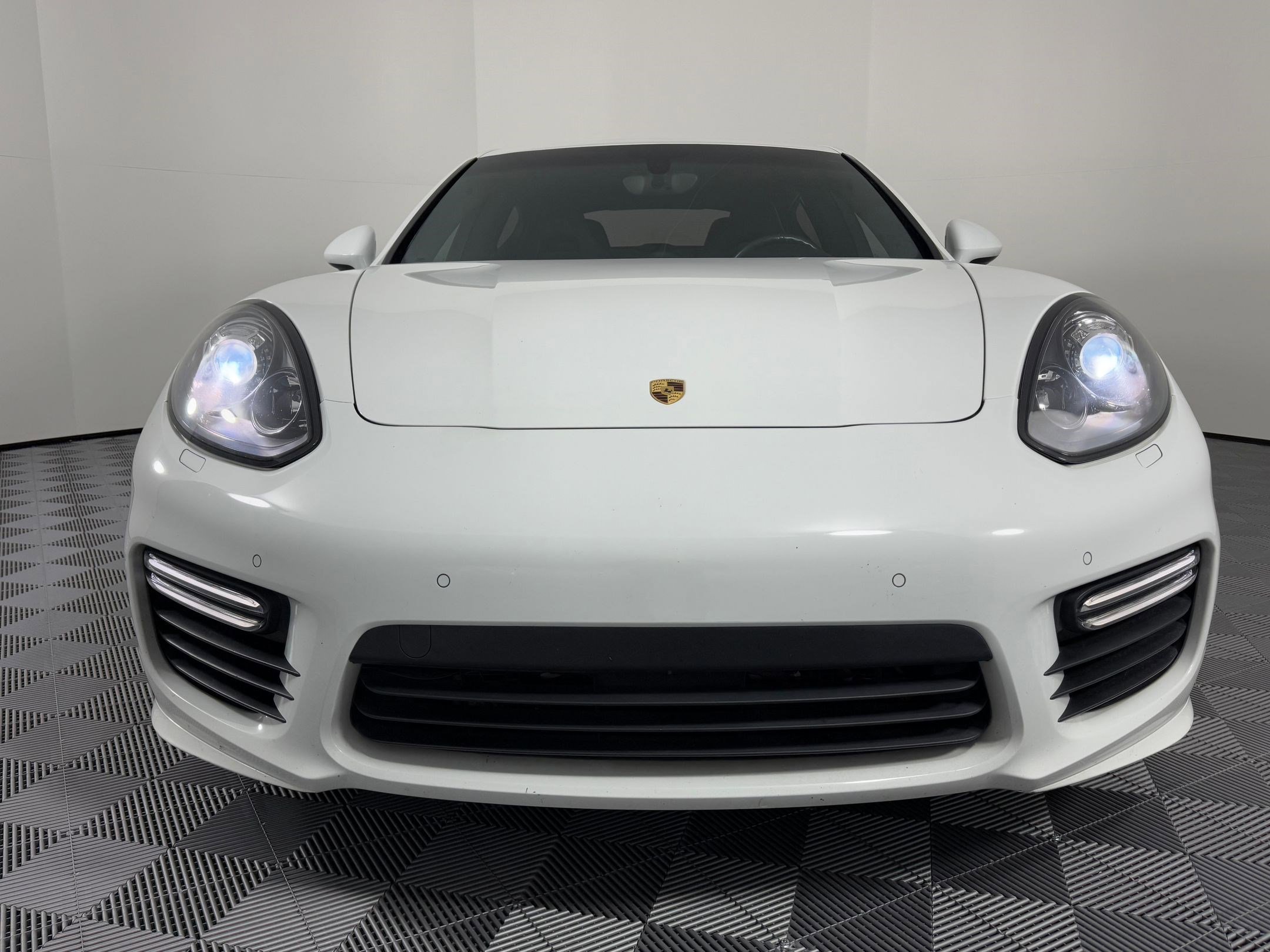 Used 2016 Porsche Panamera GTS image 6