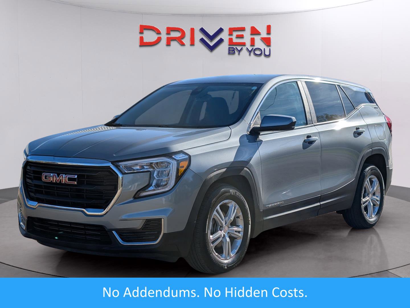 Used 2024 GMC Terrain SLE image 1