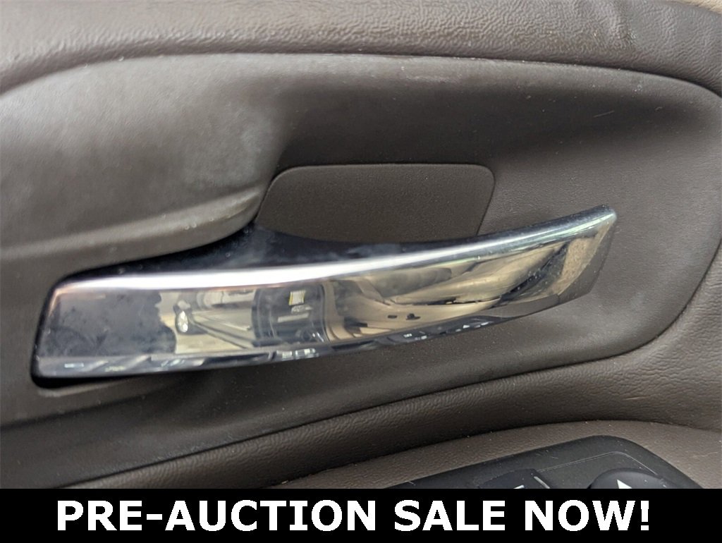 Used 2014 Chrysler Town & Country Touring image 14