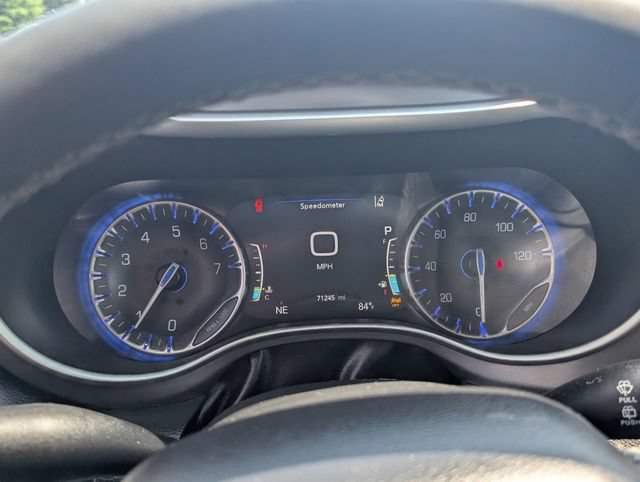 Used 2024 Chrysler Pacifica Touring-L FWD image 17