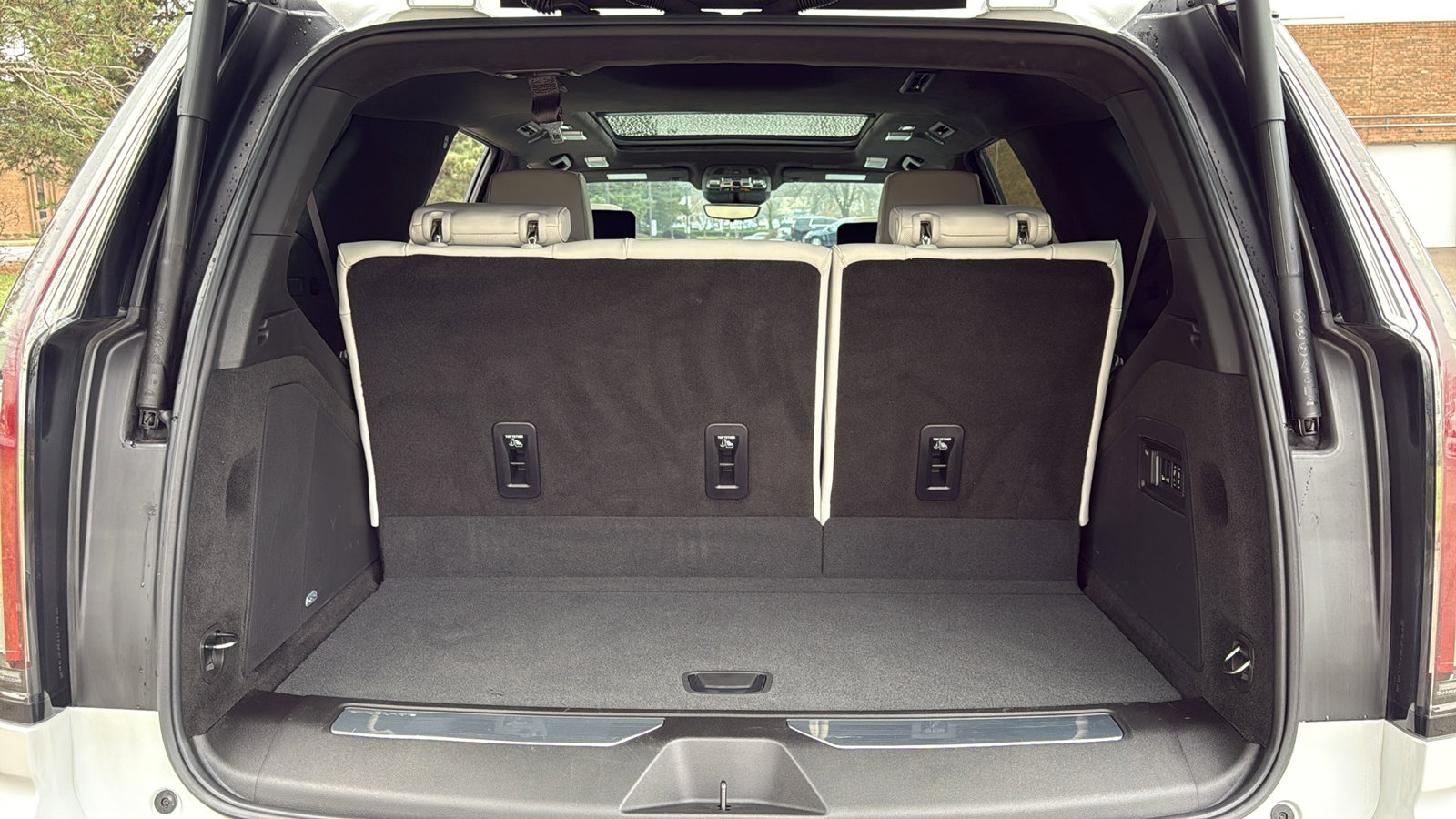 Used 2025 Cadillac Escalade Premium Luxury Platinum image 33