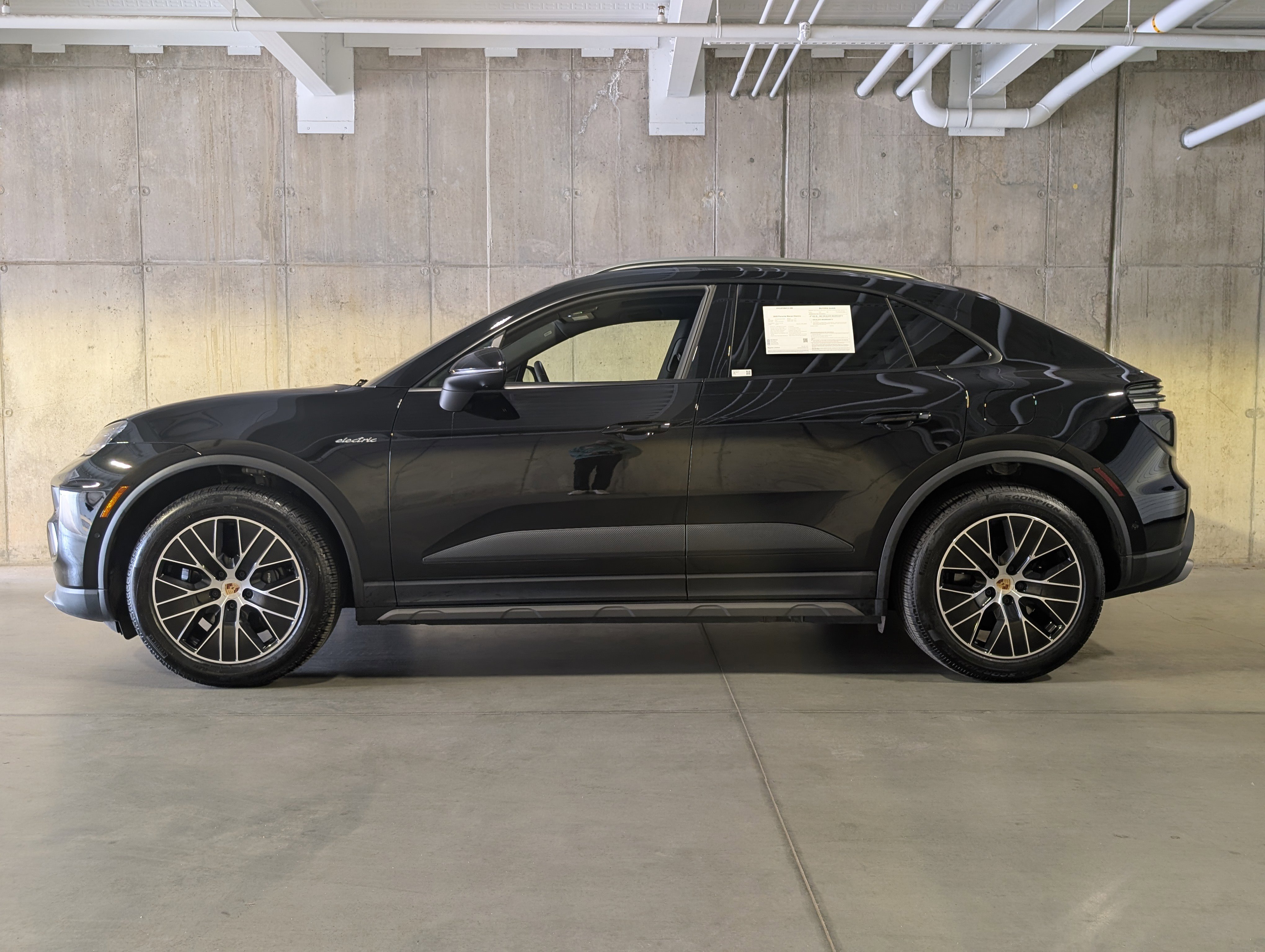Certified 2025 Porsche Macan Electric image 2