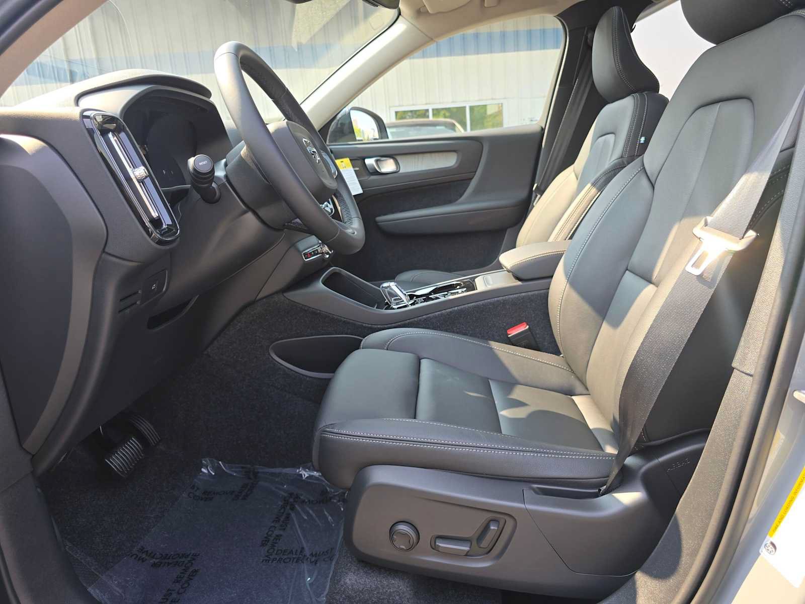 New 2026 Volvo XC40 B5 Ultra w/ Protection Package Premier AWD/4WD image 19