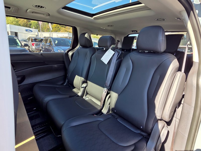 New 2027 Kia Carnival SX w/ Dark Edition Package FWD image 21