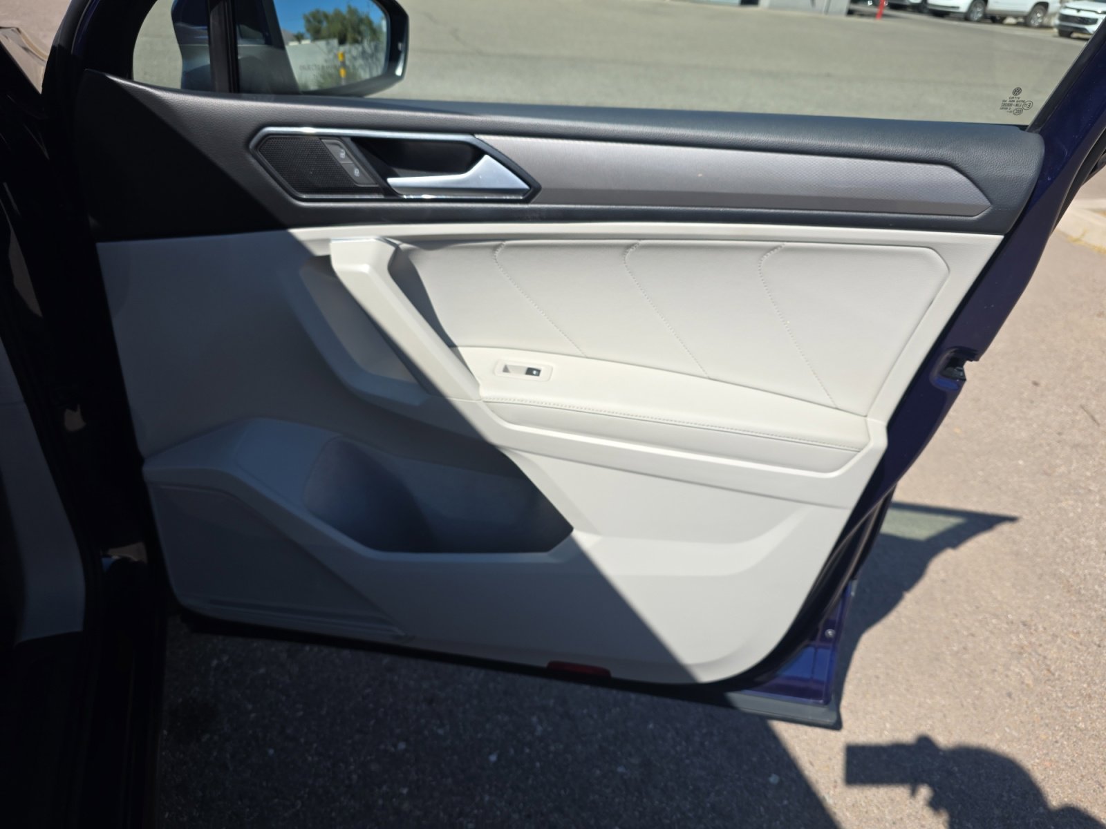 Used 2022 Volkswagen Tiguan SE image 16