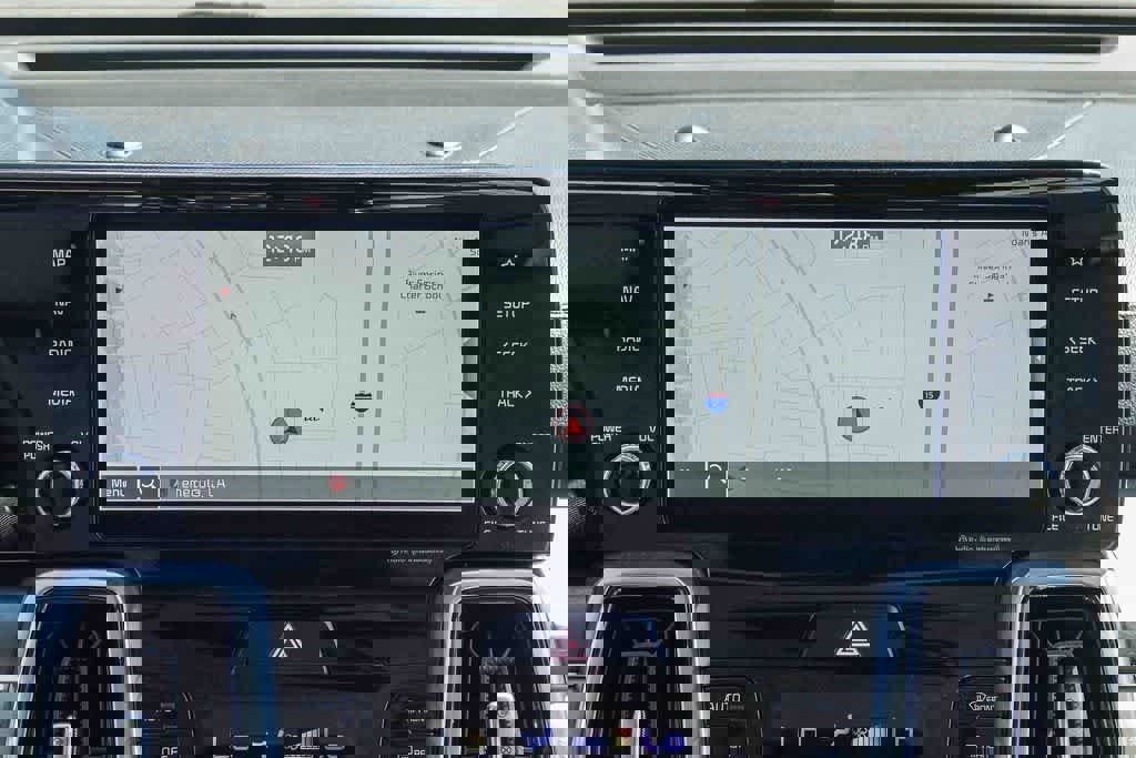 Certified 2023 Kia Sorento SX image 13