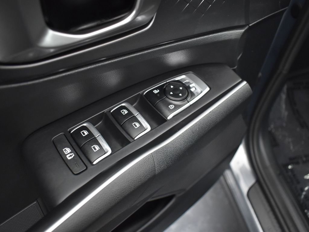 Certified 2025 Kia Sorento LX image 9