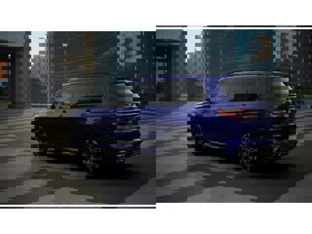 New 2026 BMW X7 M60i image 2