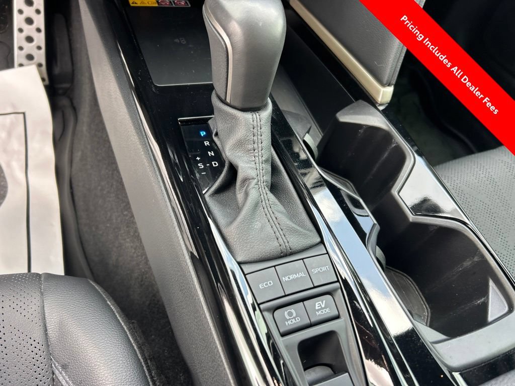 Used 2025 Toyota Camry XSE FWD image 12
