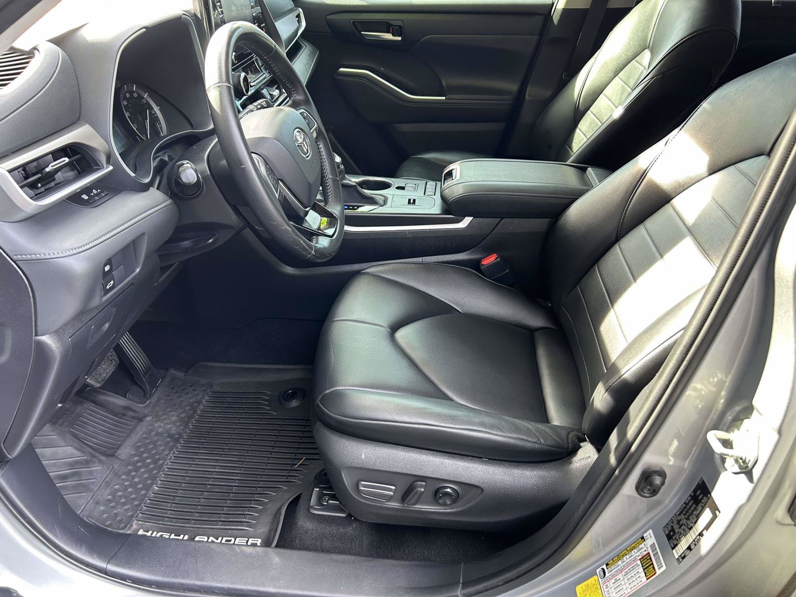 Used 2020 Toyota Highlander XLE FWD image 21