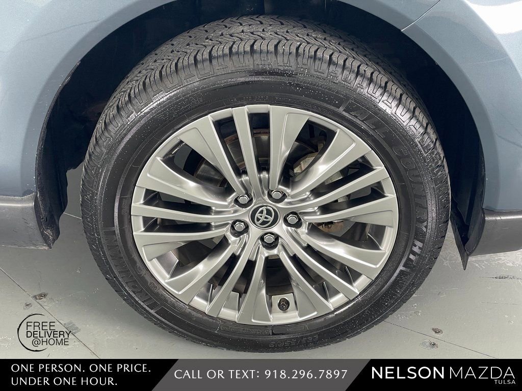 Used 2021 Toyota Venza XLE w/ Softex Package image 10