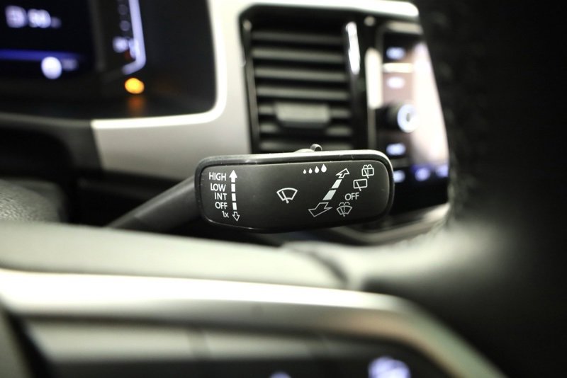 Used 2020 Volkswagen Atlas Cross Sport SEL Premium image 28