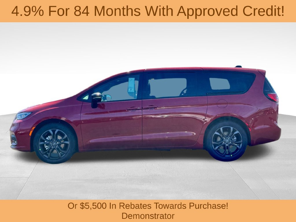 New 2026 Chrysler Pacifica Select FWD image 4