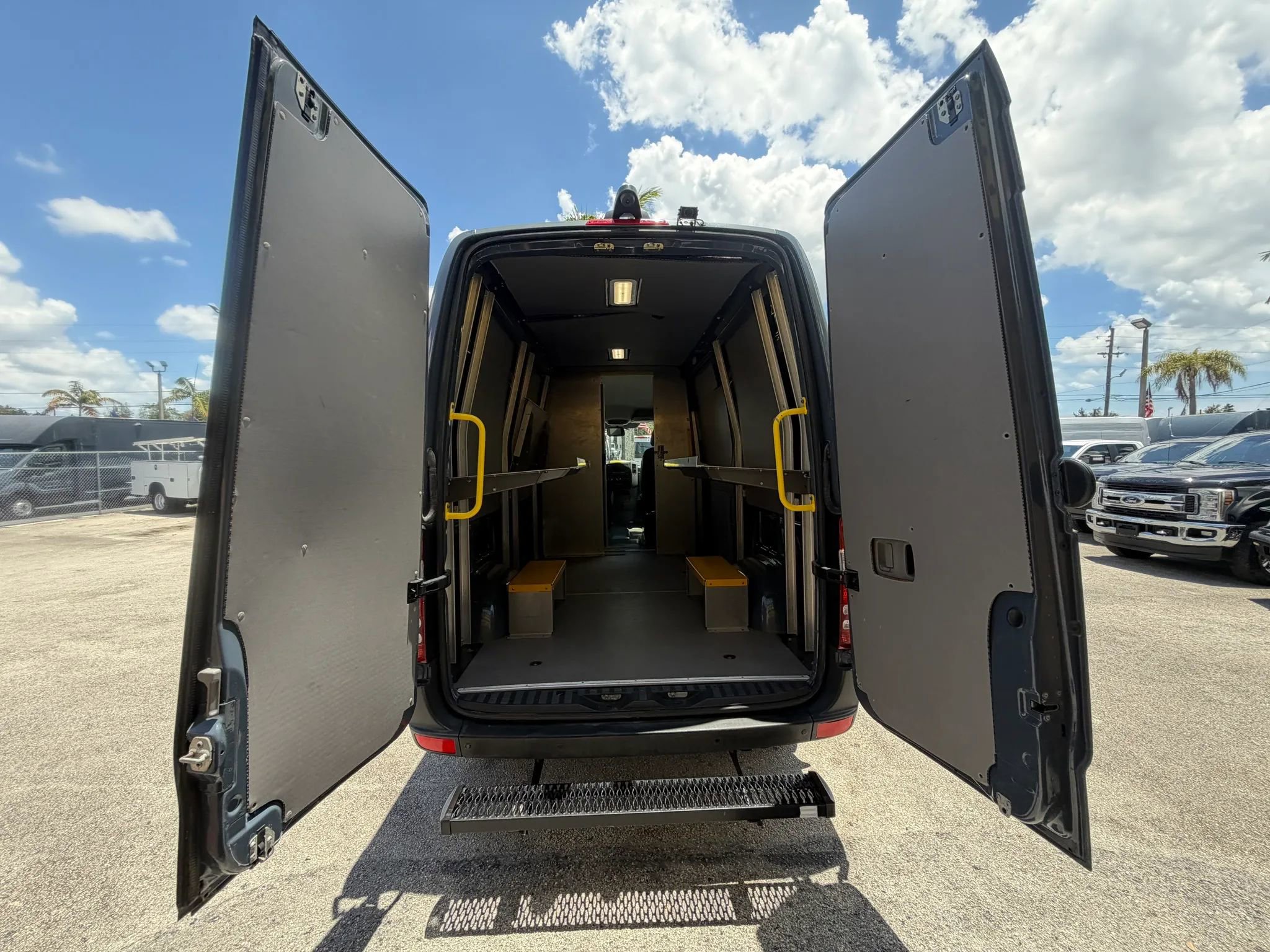 Used 2018 Mercedes-Benz Sprinter 2500 image 5