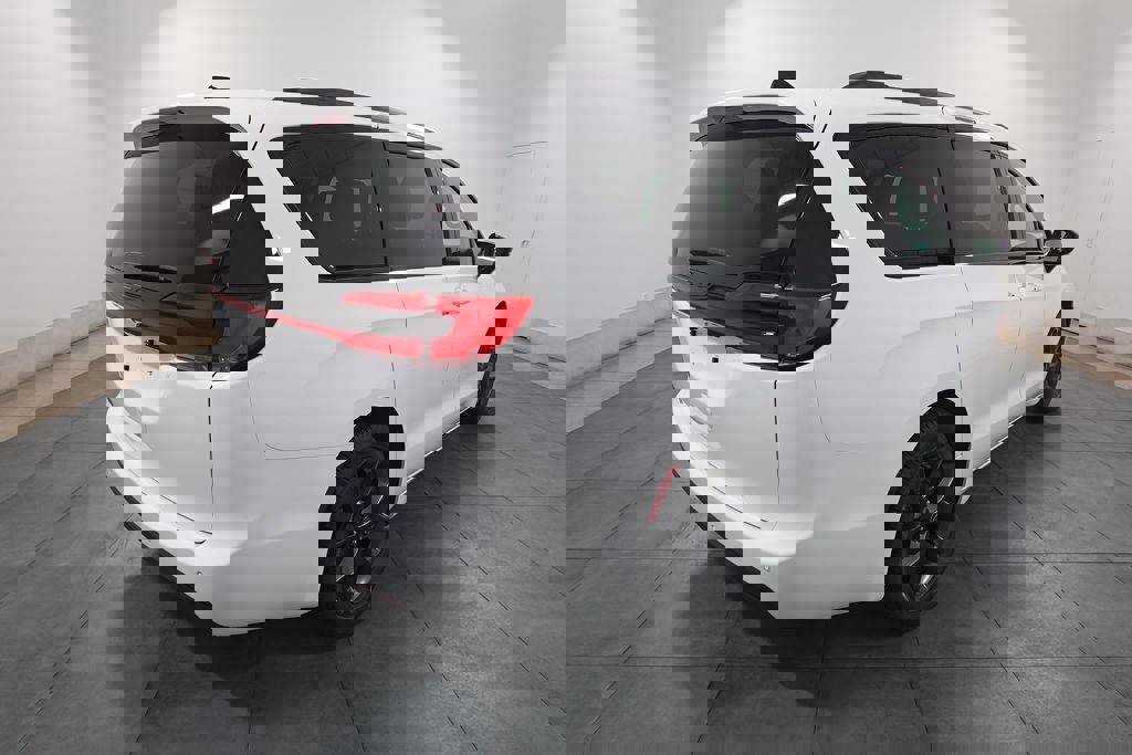 New 2026 Chrysler Pacifica Select w/ S Appearance Package image 5