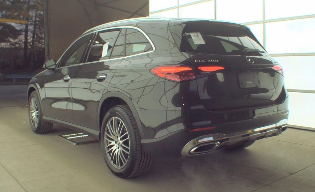 Used 2025 Mercedes-Benz GLC 300 4MATIC image 6