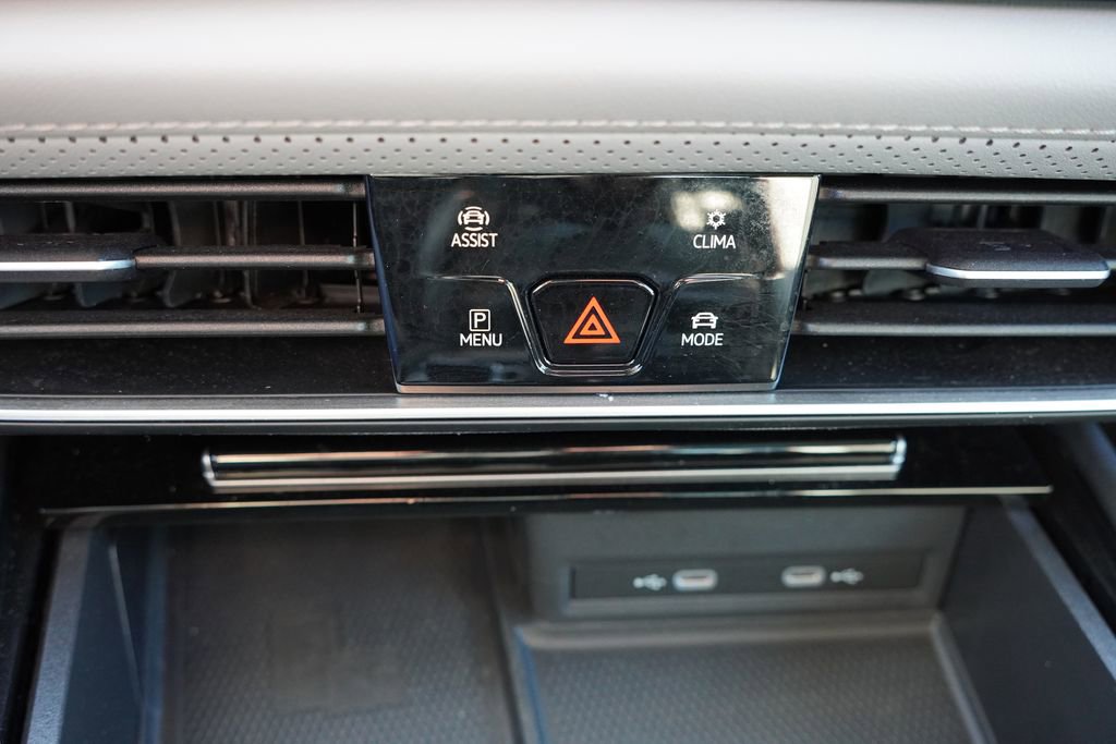 Used 2024 Volkswagen Atlas Peak Edition SEL image 31