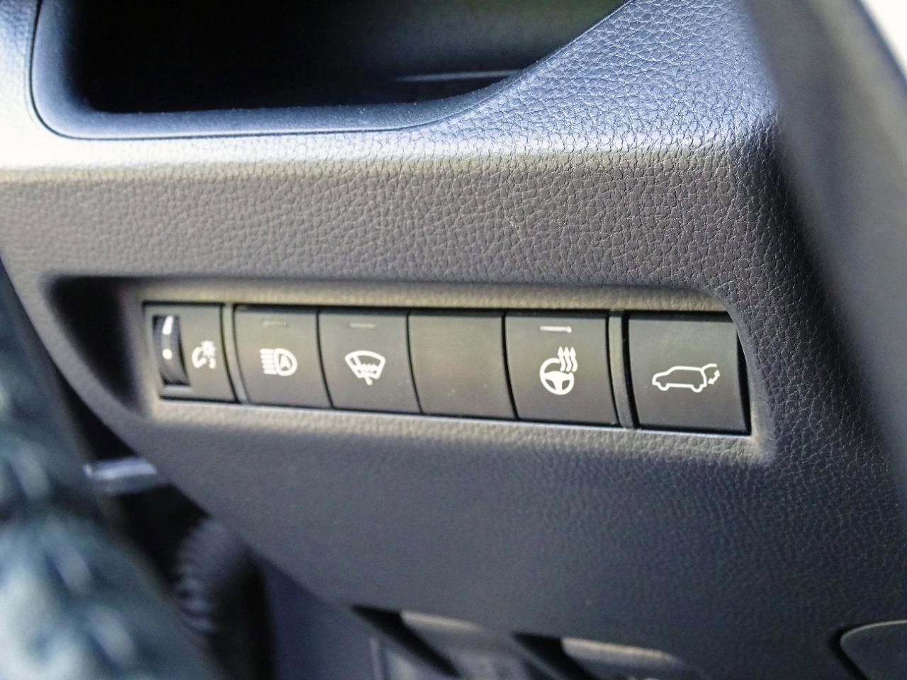 Used 2019 Toyota RAV4 XLE Premium w/ Cold Weather Package AWD/4WD image 17