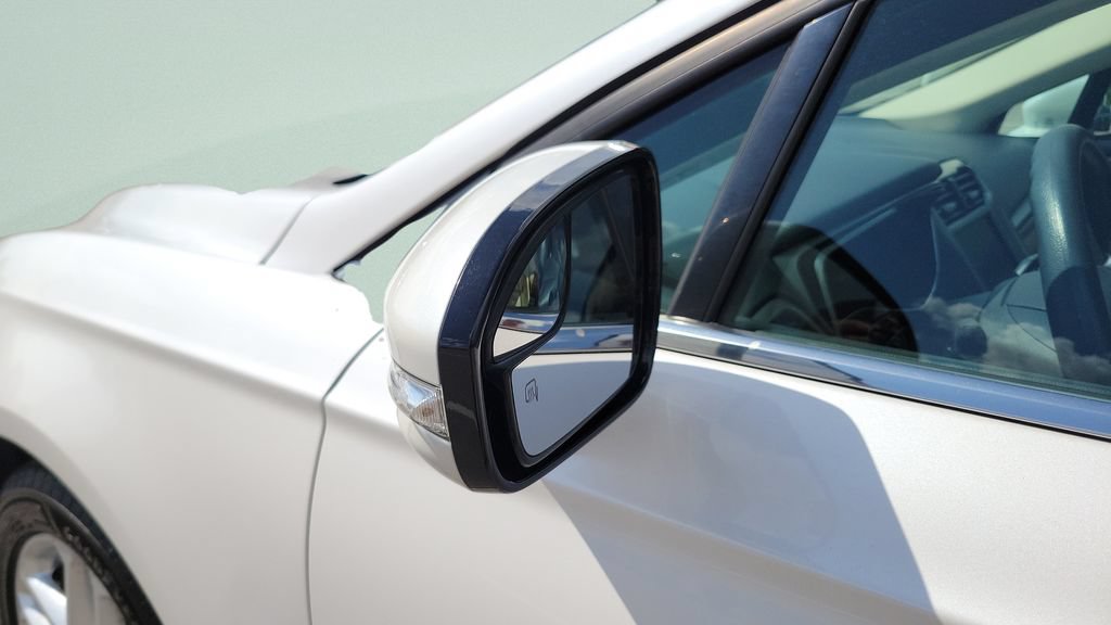 Used 2014 Ford Fusion SE FWD image 26