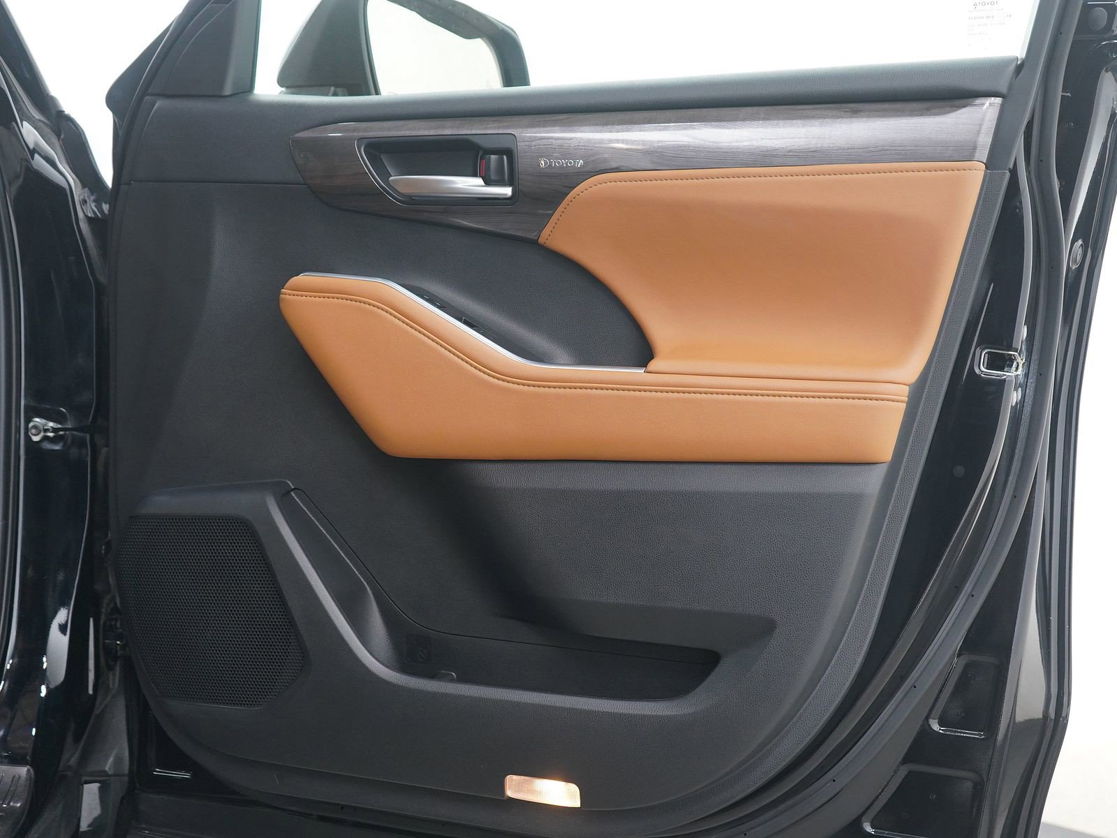 Used 2023 Toyota Highlander Platinum image 9