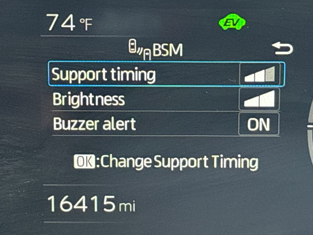 Used 2025 Toyota Prius LE FWD image 38