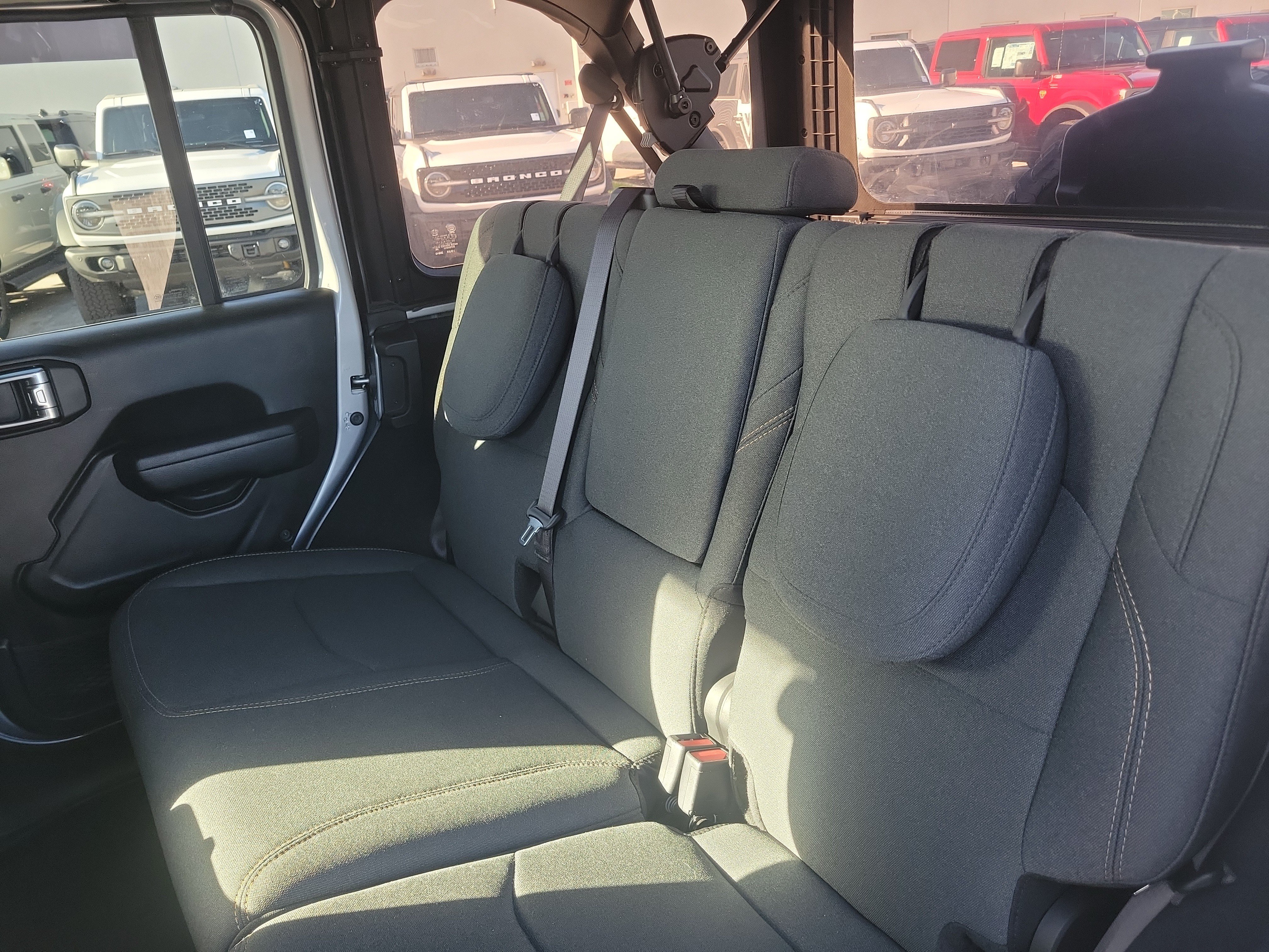 Used 2024 Jeep Wrangler Unlimited AWD/4WD image 14