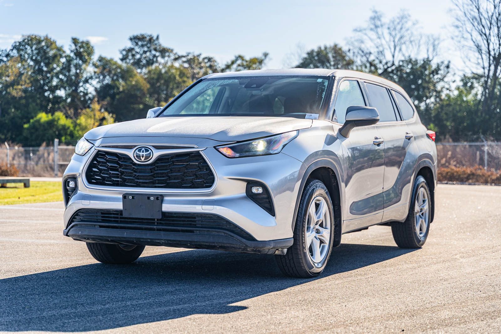 Used 2024 Toyota Highlander LE image 3