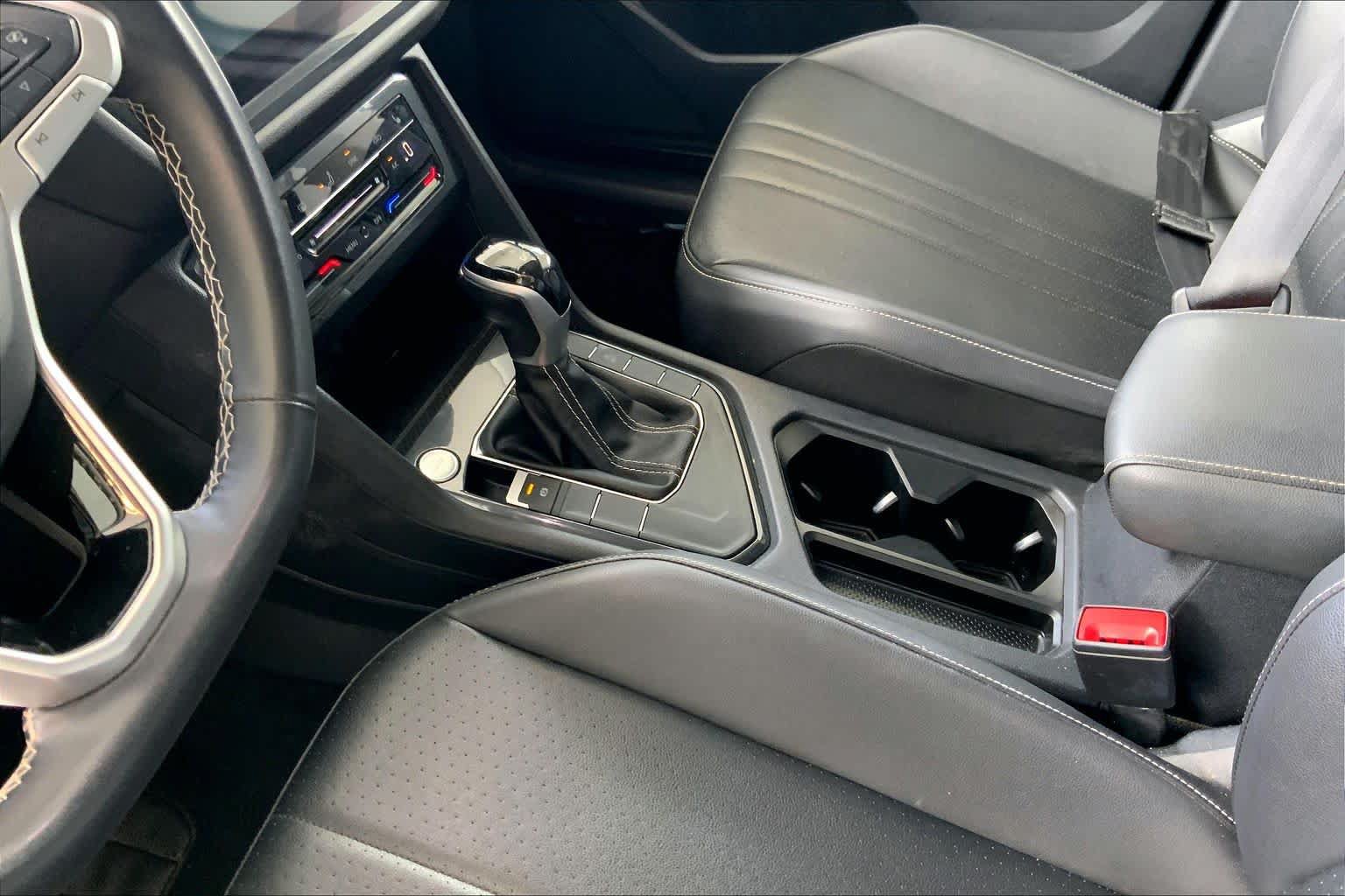 Used 2024 Volkswagen Tiguan SE FWD image 16