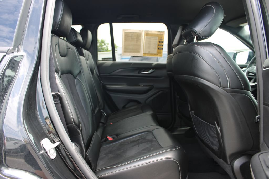 Used 2024 Jeep Grand Cherokee Altitude AWD/4WD image 32