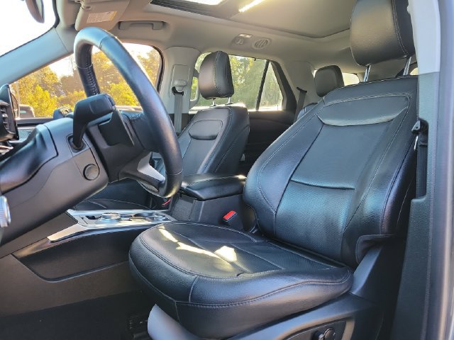 Used 2021 Ford Explorer Limited w/ Equipment Group 301A AWD/4WD image 24