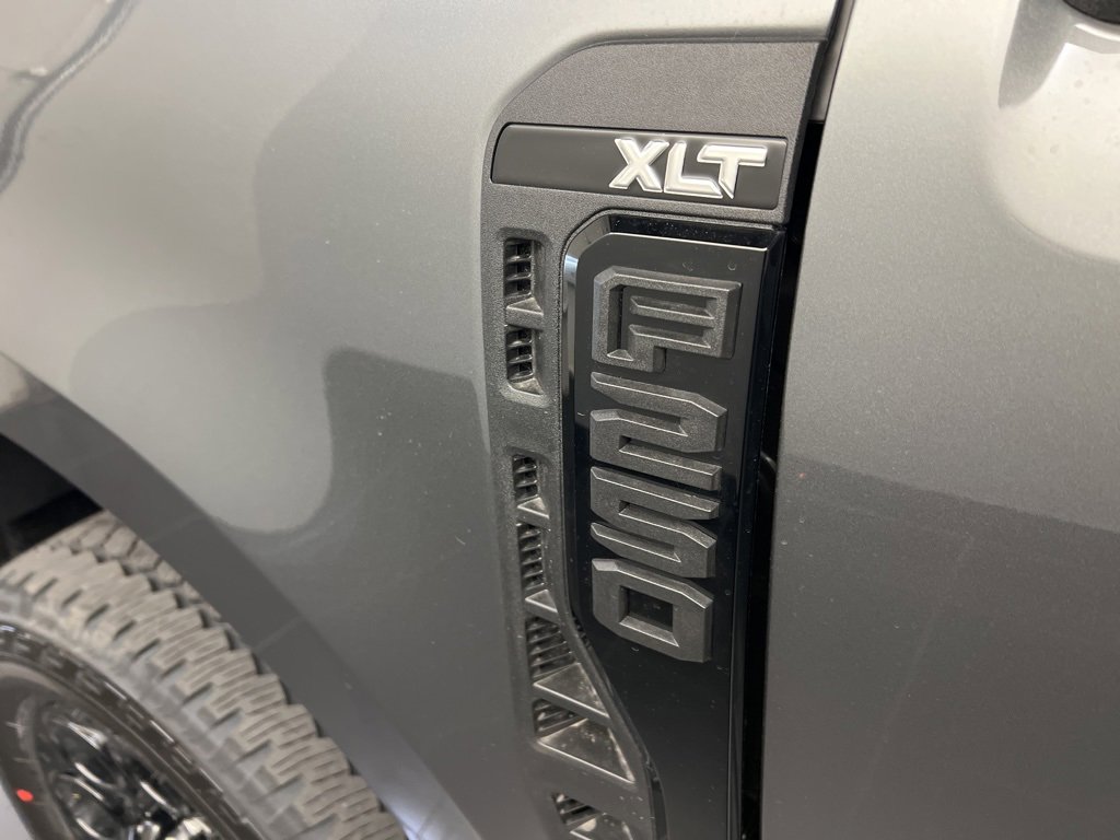 New 2025 Ford F250 XLT w/ Black Appearance Package image 39