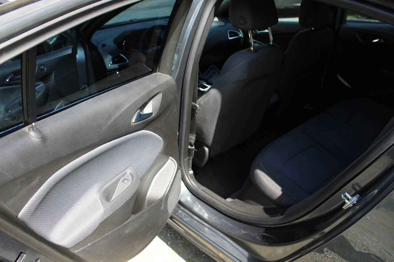 Used 2018 Chevrolet Cruze LT w/ Convenience Package image 24