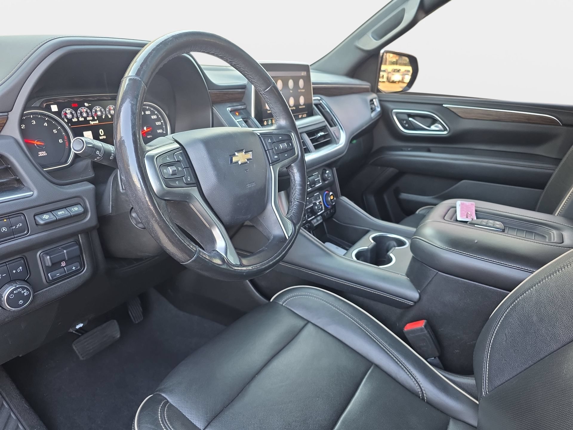 Used 2021 Chevrolet Tahoe Premier w/ Premium Package AWD/4WD image 16