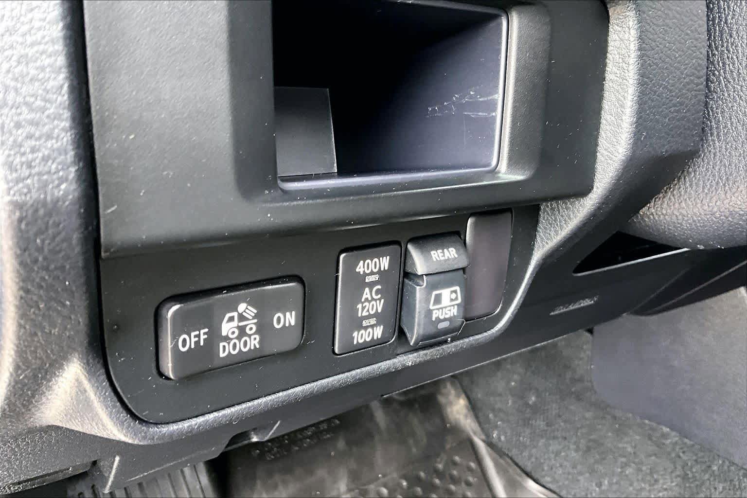 Certified 2017 Toyota Tacoma TRD Off-Road w/ Tow Package (A/T) AWD/4WD image 32