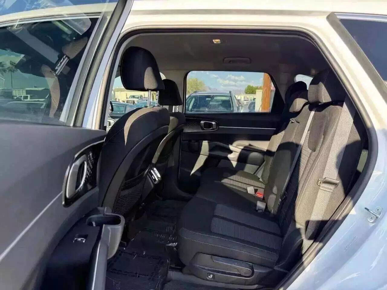 Used 2023 Kia Sorento LX image 20