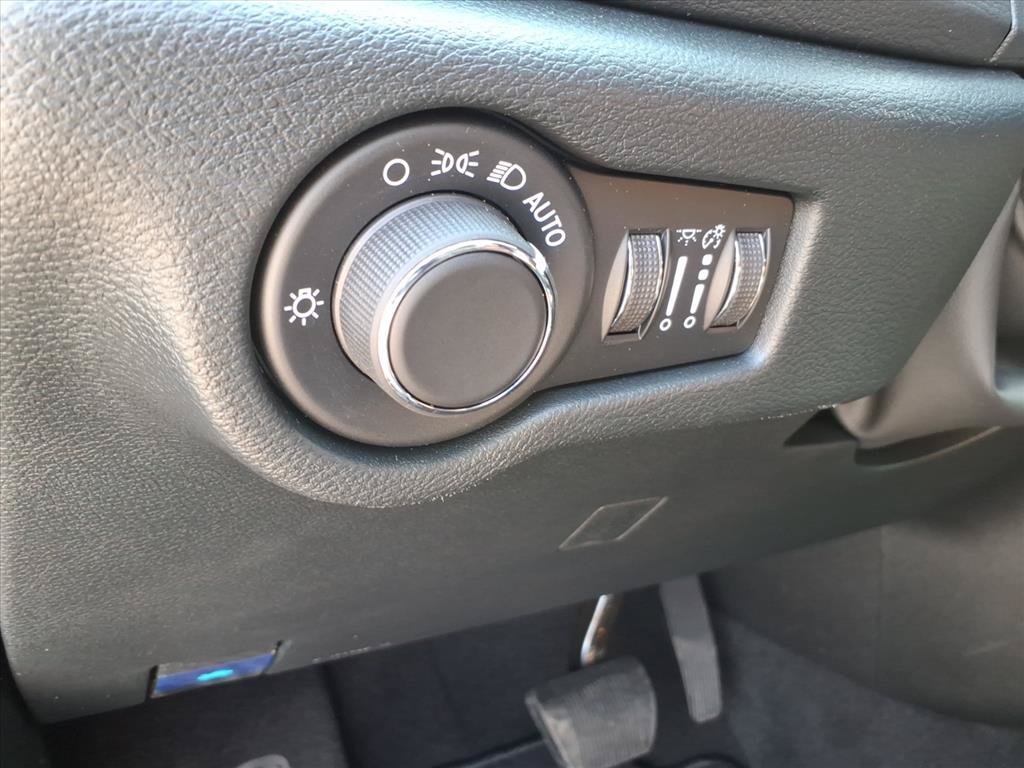 New 2027 Chrysler Pacifica Select FWD image 21