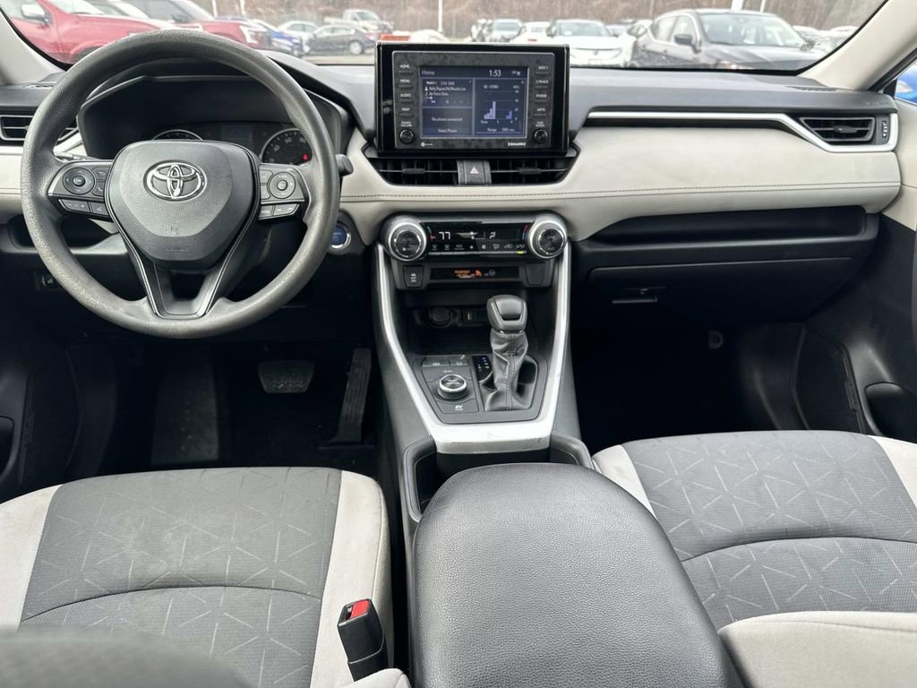Used 2022 Toyota RAV4 XLE image 10