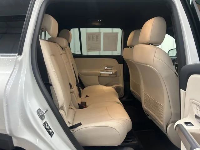 Used 2025 Mercedes-Benz GLB 250 4MATIC image 13